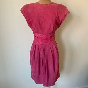 VAKKO Vintage 80s Suede Leather Waist Band Pink Keyhole Back Pleat Front Dress 6